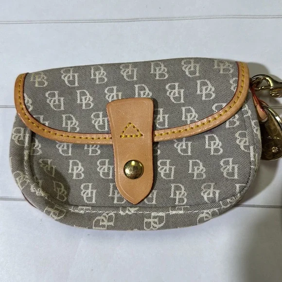 Dooney & Bourke classic Monogram canvas small wristlet wallet bag EUC - Picture 2 of 10